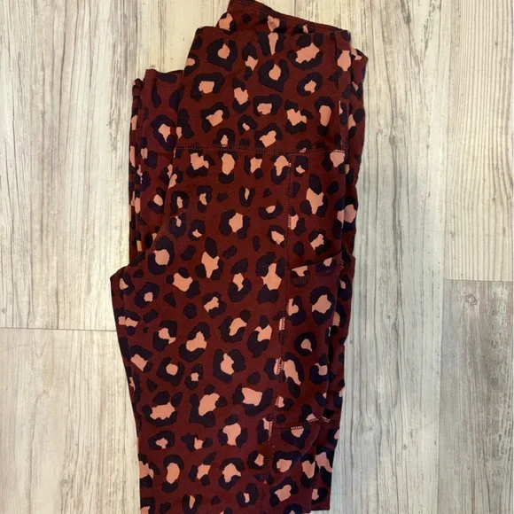 Wild Fable Leopard Print leggings with pockets - Picture 1 of 3
